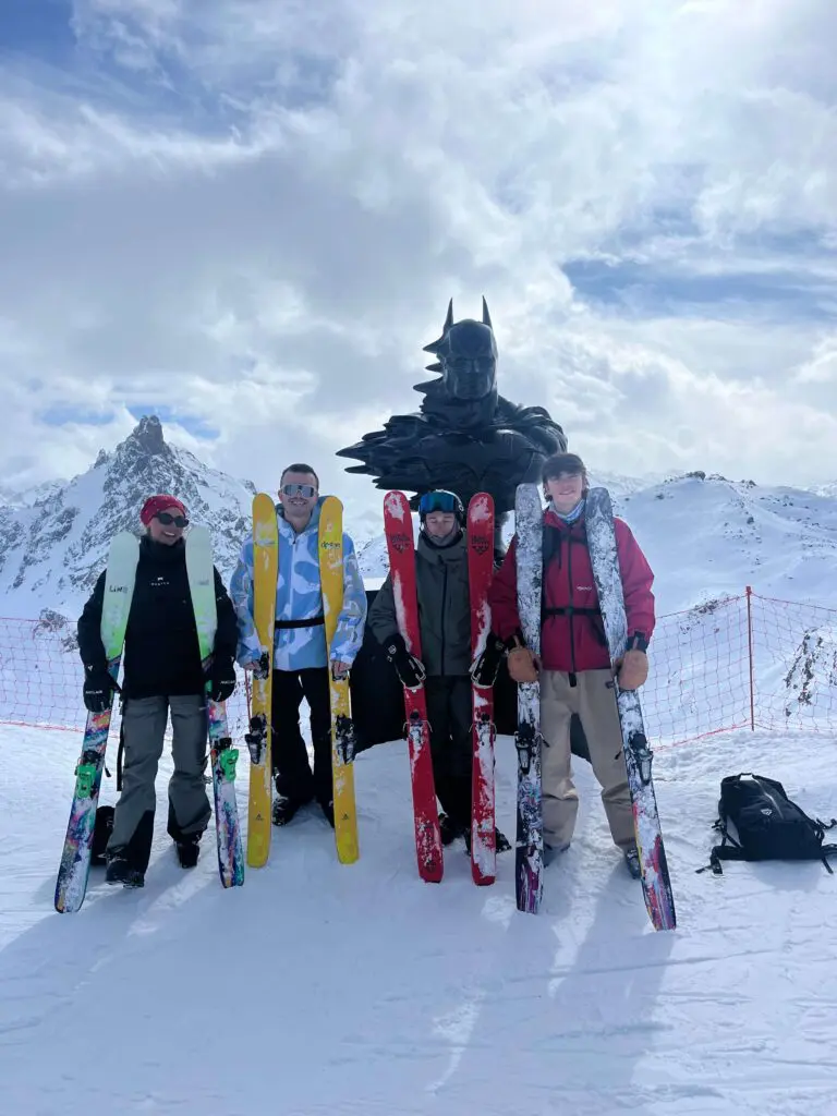 Studenten unseres Meribel Skilehrer Kurses an der Spitze von Courchevel