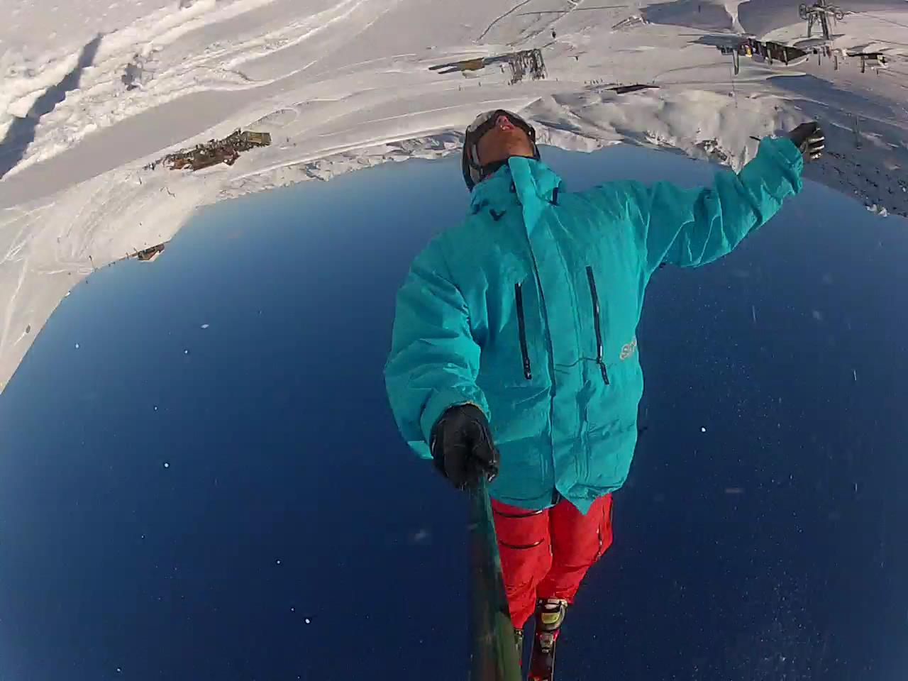Selfie en backflip liste de bagages pour la saison de ski
