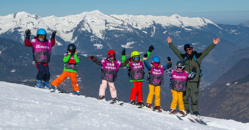 Group-Kids-Ski-lesson-scaled