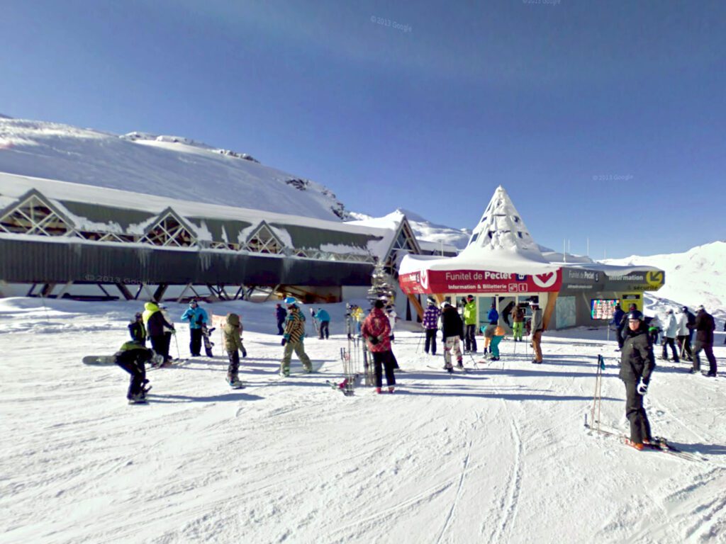 Val Thorens Lift Pass Office (Funitel de Péclet Lift Station)