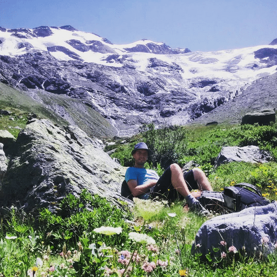 Summer hiking in the Alps