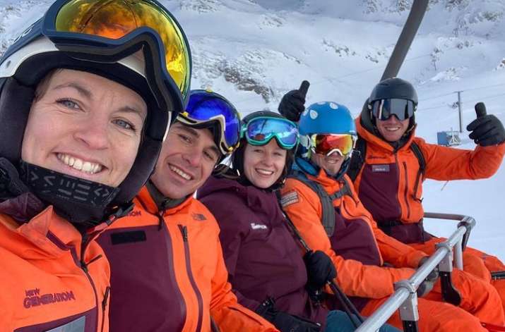 5 ski instructors on a lift